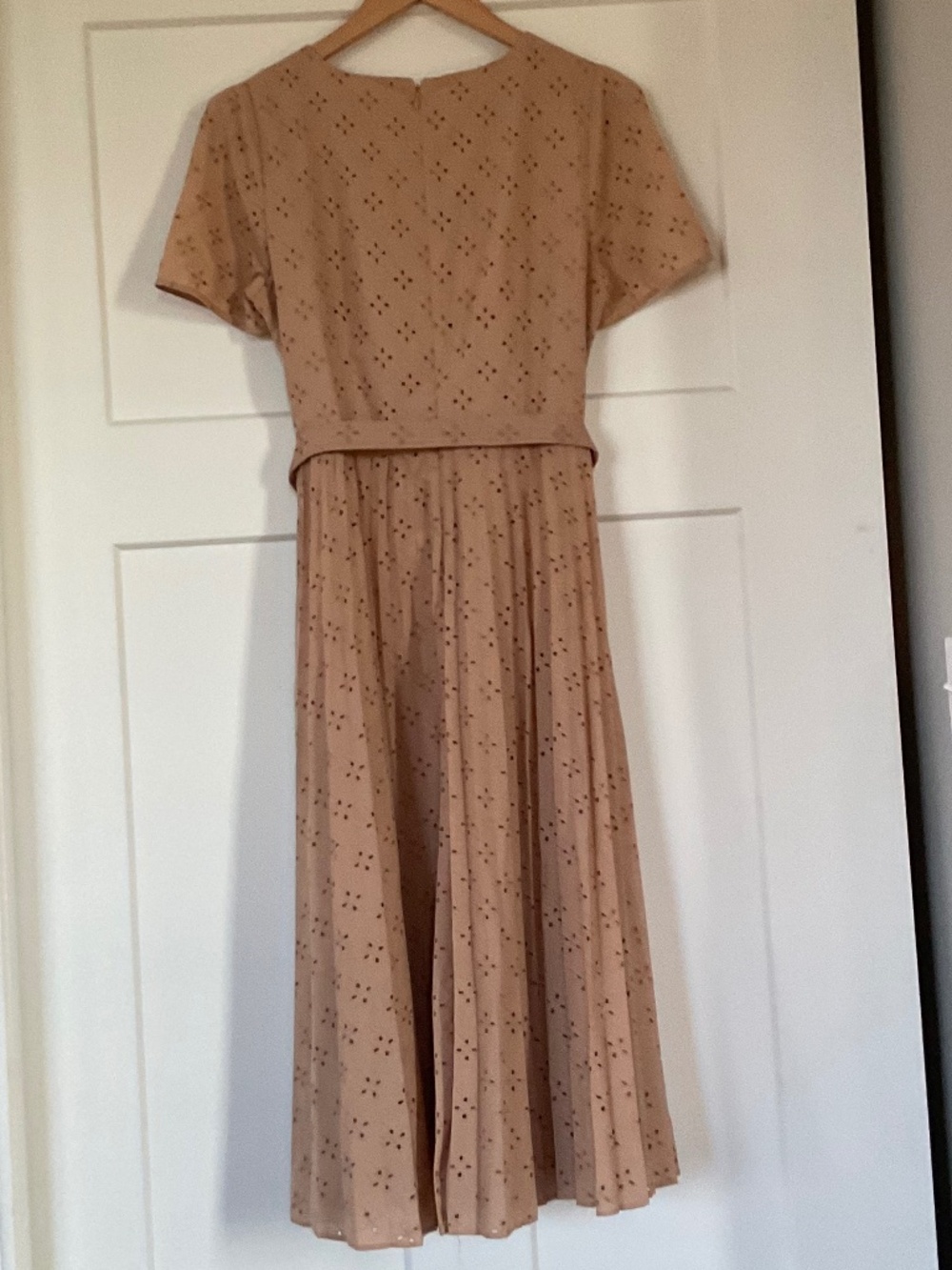 Ann Taylor Eyelet Belted Pleated Midi Dress Sz 6 - Picture 2 of 12